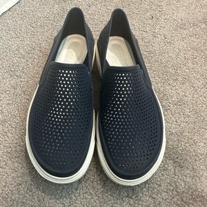 Crocs Roka slip on sneaker